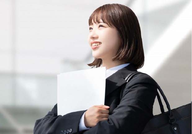 就職活動している女性